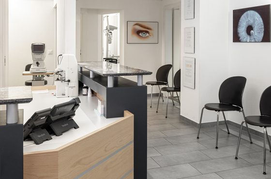 Augenzentrum_Grischun_Schiers_Kontakt_1900x600 Eingangsbereich - Willkommen im Augenzentrum Grischun